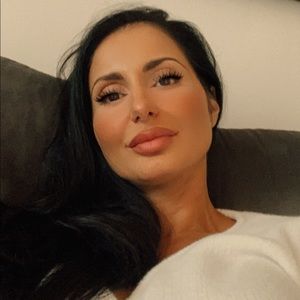 Meet your Posher, Sandiela